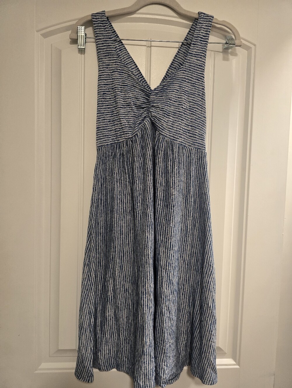 🌟7/25$ Universal Thread Blue and White Striped Cross Back Dress